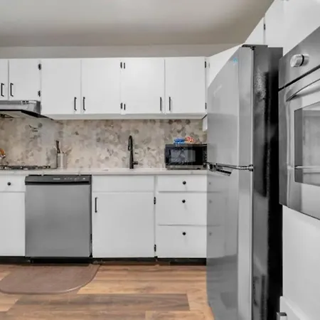 Roland Park Customized Apartment